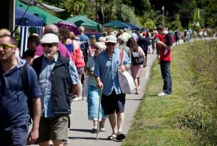 Crowds enjoy the fine weather for Hayle Celebration Day Crowds enjoy the fine weather for Hayle Celebration Day